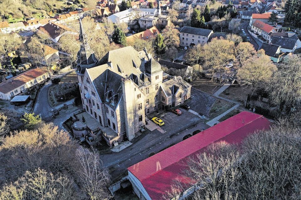 Um das 1905 erbaute Schloss Gerbstedt tobt seit einiger Zeit ein Streit zwischen Philipp und seiner Mutter Angela Schmidt.