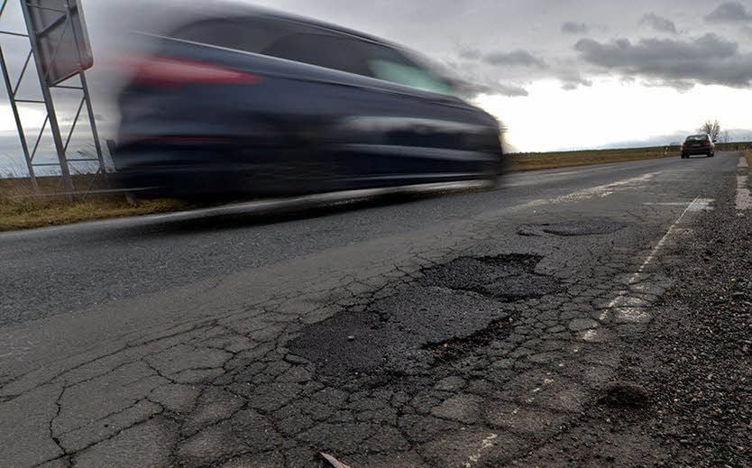 Löcher in der Fahrbahn nach dem Frost sind keine Seltenheit.