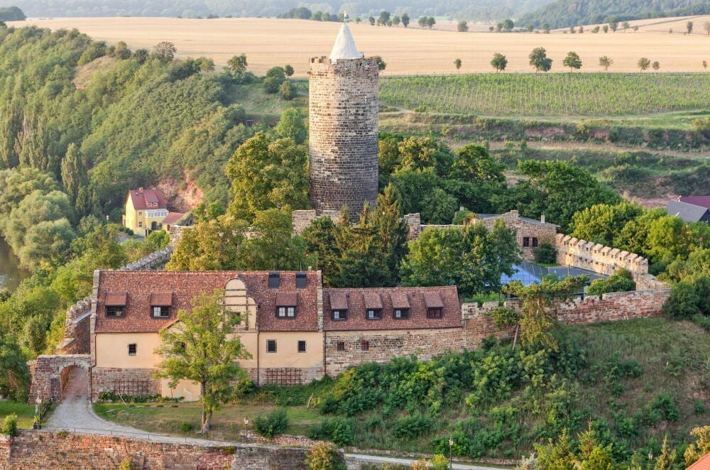 Die romantische Schönburg ist in den Sommermonaten bei Paaren sehr beliebt und für Hochzeiten im Wethautal am meisten frequentiert.