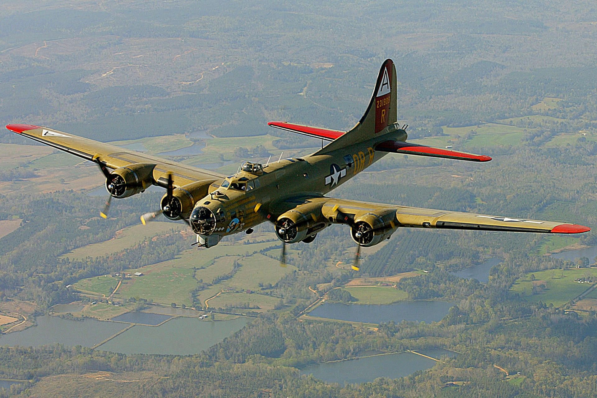Die Boeing B-17 war einer der meistgebauten US-Bomber im Zweiten Weltkrieg. Flugzeuge dieses Typs flogen Angriffe auf Hamburg und Berlin.