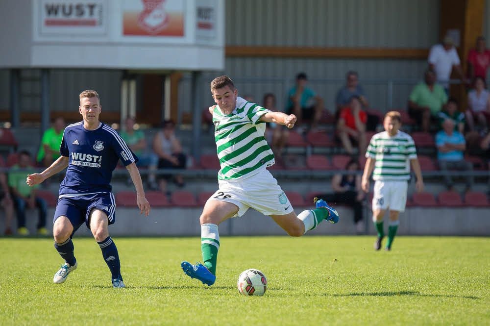 Reppichaus Sebastian Eßbach (r.), hier im Spiel gegen Thalheim, kann sich im Pokal gegen Romonta Amsdorf beweisen.