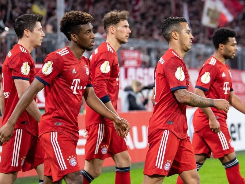 In die Freude der Bayern über den Einzug ins Pokal-Halbfinale mischt sich auch Nachdenklichkeit. Foto: Sven Hoppe/dpa