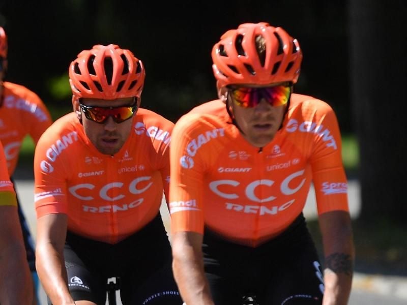 Alessandro De Marchi (r) beim Training des CCC-Team vor Beginn der 106. Tour de France. Foto: David Stockman/BELGA