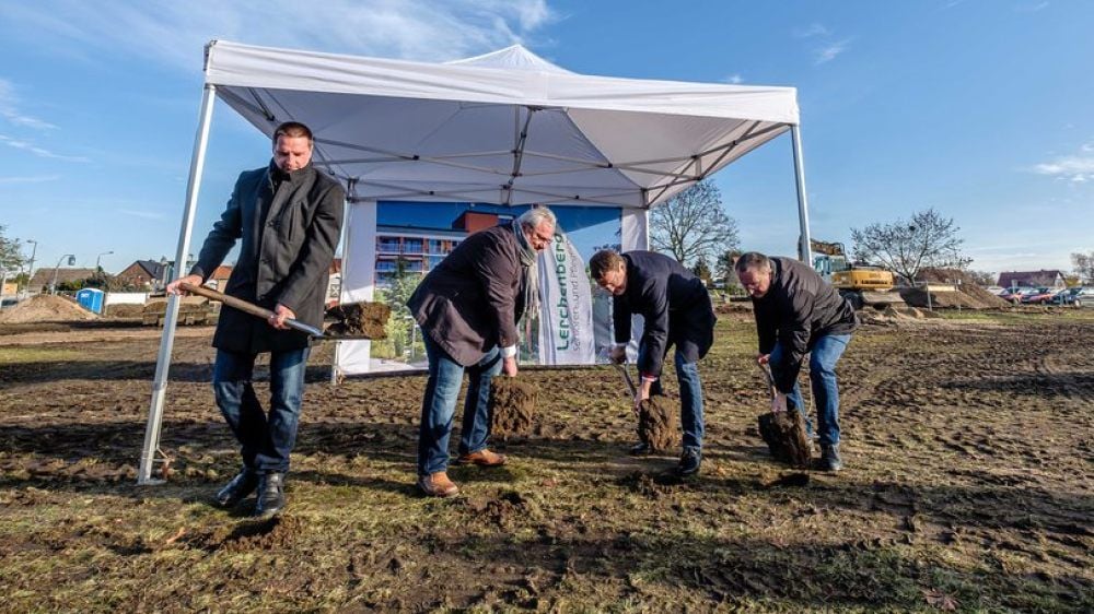 Spatenstich fürs Demenz-Haus am Lerchenberg, von links: Maik Pinnig (Bauunion), Matthias Henschel, Torsten Zugehör und Jörg Göde