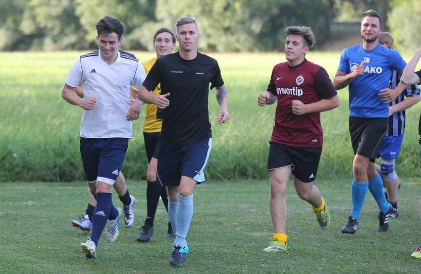 Kevin Kalisch (l.) und Steve Hübner mit ihrem neuen Team.