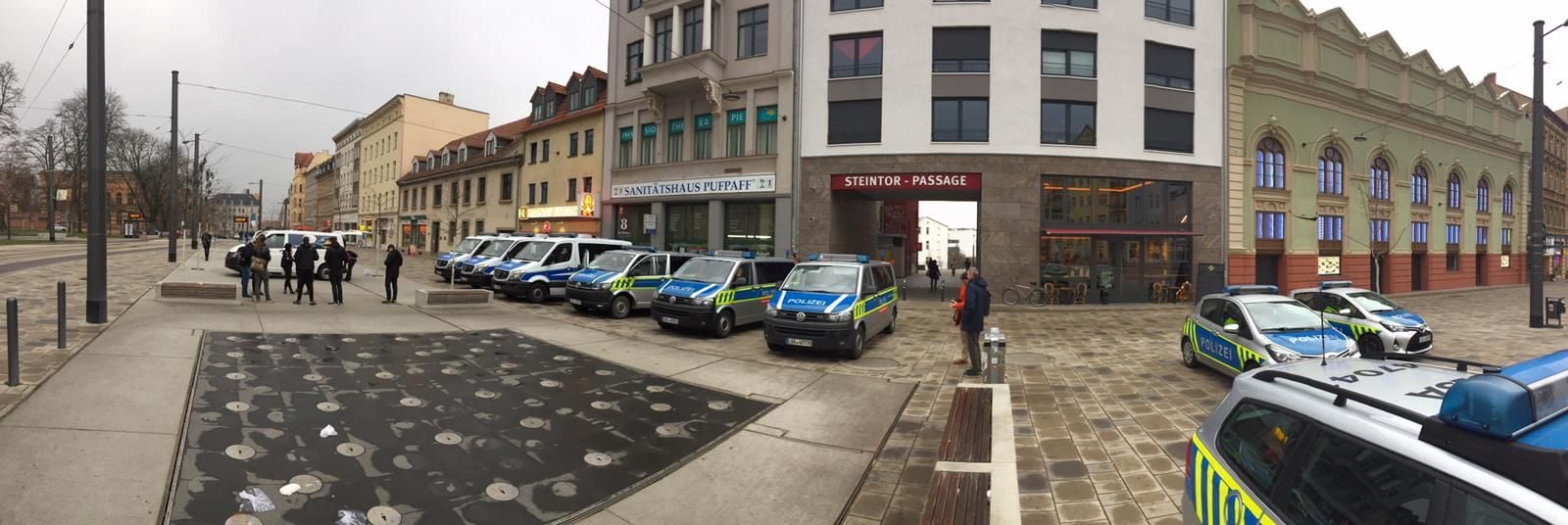 Polizei vor dem Steintor