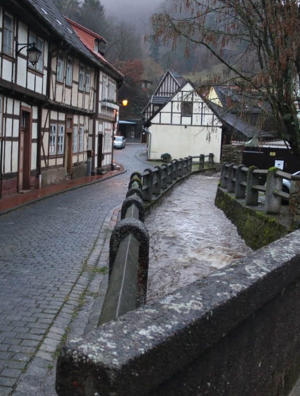 Fast randvoll: So viel Wasser führt die Thyra in Stolberg selten.