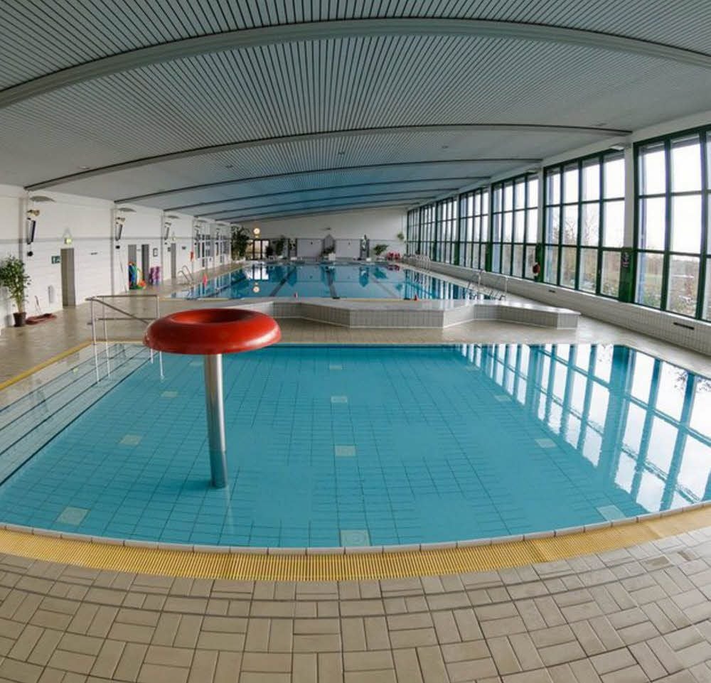 Die Schwimmhalle bleibt ein Sorgenkind. Deshalb muss nach Lösungen gesucht werden.