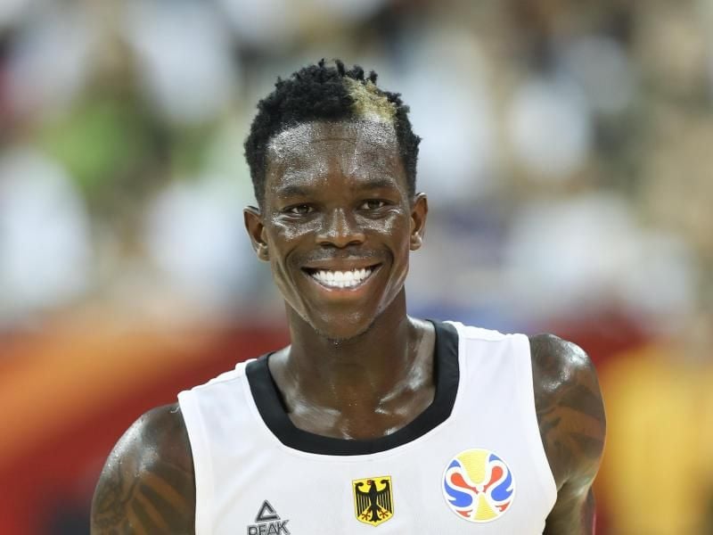 Dennis Schröder steht unter den drei Kandidaten für die Auszeichnung des besten sechsten Manns. Foto: Ding Ting/XinHua/dpa/Archivbild