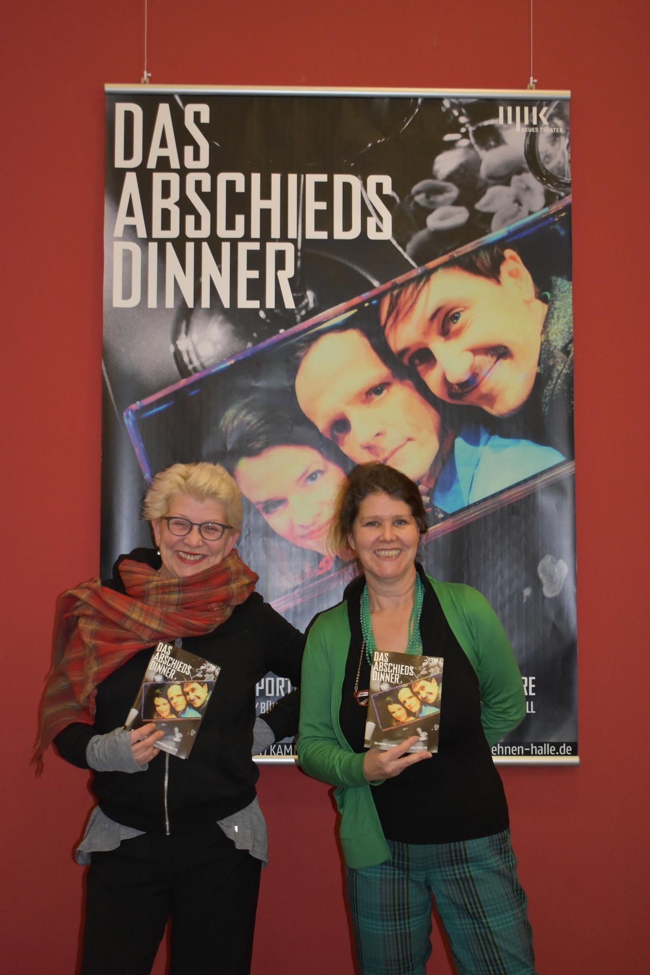 Johanna (l.) und Jenny Schall arbeiten am Neuen Theater gemeinsam an einem neuen Stück. Die Schwestern, Enkelinnen vom großen Dramatiker Bertolt Brecht, zeichnen für Regie beziehungsweise Kostüme verantwortlich.