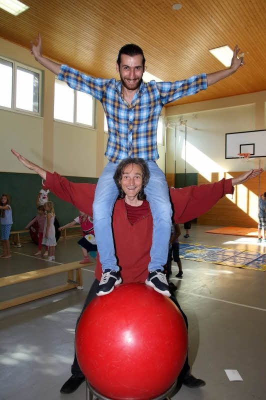 Mahmoud Kelani (26) und Andreas Sonntag (58) sind beste Freunde und auch in der Manege ein Team.