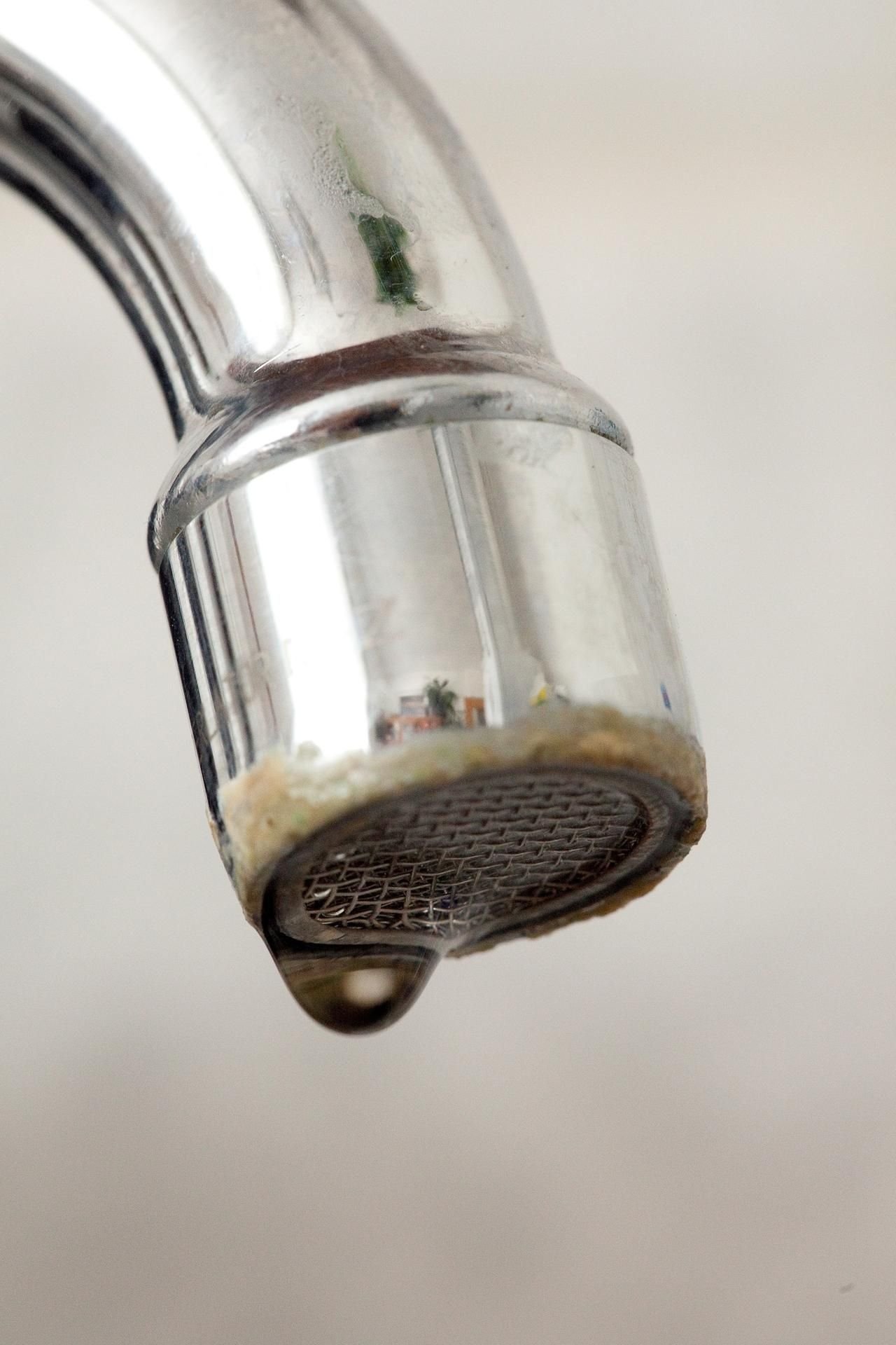 Ein typischer Fall für Kleinreparaturen ist der tropfende Wasserhahn