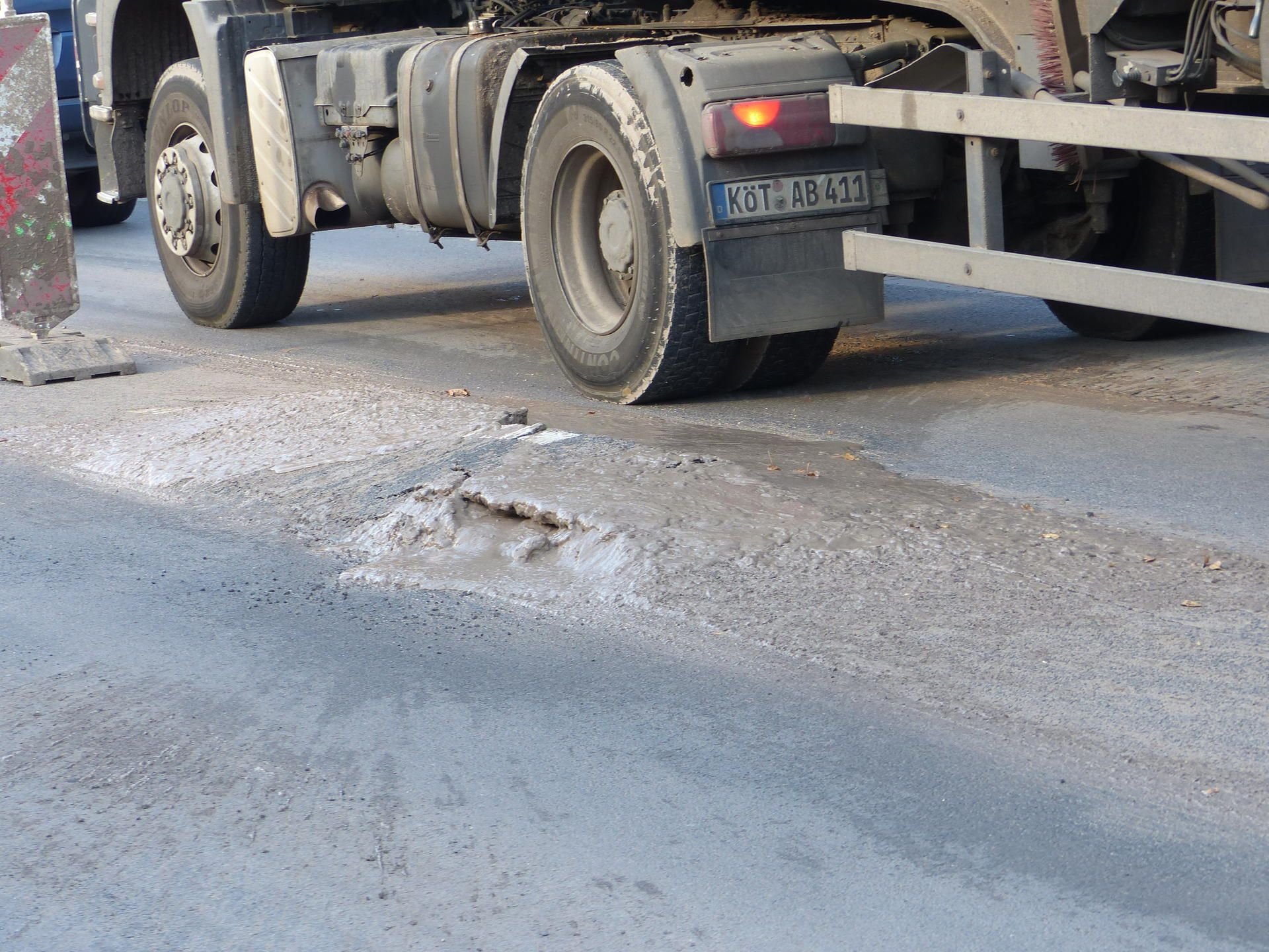 An drei Stellen ist die Trinkwasserleitung gebrochen.