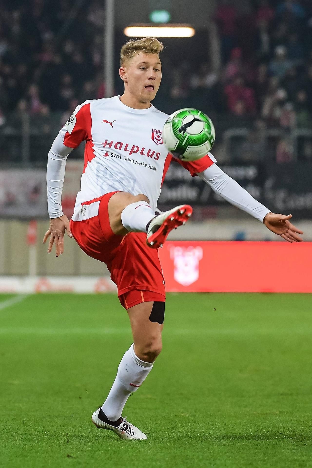 Tobias Schilk bleibt bis 2020 beim Halleschen FC.