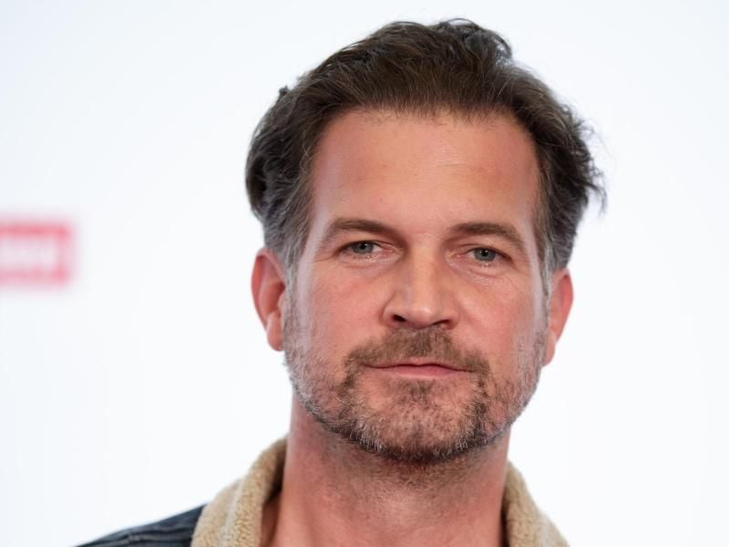Simon Böer wird neuer Hauptdarsteller des RTL-Formats „Der Lehrer”. Foto: Henning Kaiser/dpa
