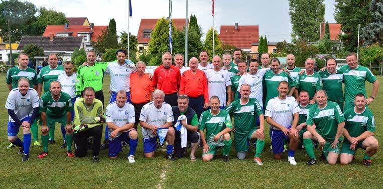 Fußball-Recken unter sich.