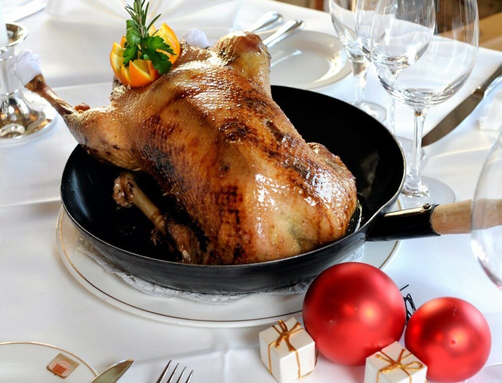 Eine Ente oder eine Gans gönnen sich die meisten Menschen wirklich nur an Feiertagen.
