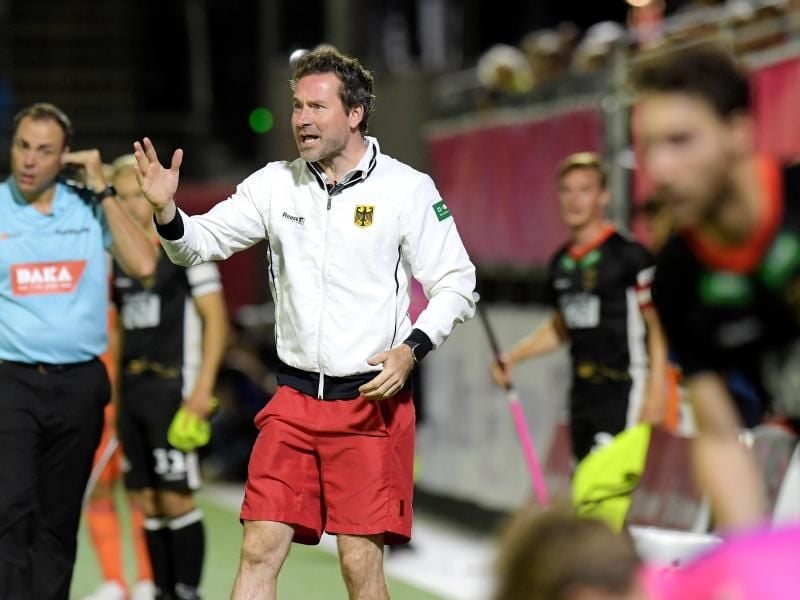 Hat den Blick bereits Richtung Olympia 2020 gerichtet: Herrenhockey-Bundestrainer: Stefan Kermas (M). Foto: Frank Uijlenbroek