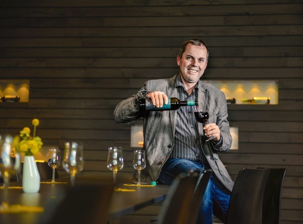 Hans Albrecht Zieger zeigt die Weine gern in den modernen Verkostungsräumen der Winzervereinigung.
