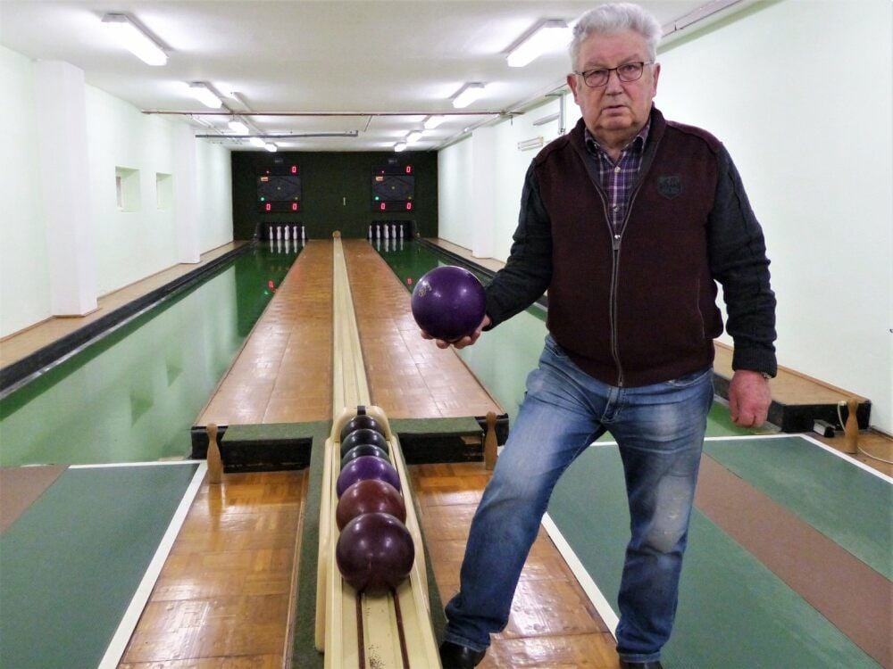 Seit 55 Jahren hält Günter Noserke dem Kegelsport die Treue. Er ist eine tragende Säule der Abteilung der SG ZW Karsdorf. Der Senior versucht stets, den Verein weiterzubringen und steht helfend zur Seite.