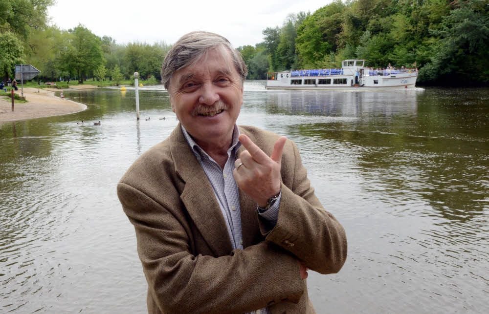 Reinhard Straube an einem seiner Lieblingsplätze: Die Saale an der Peißnitz in Halle