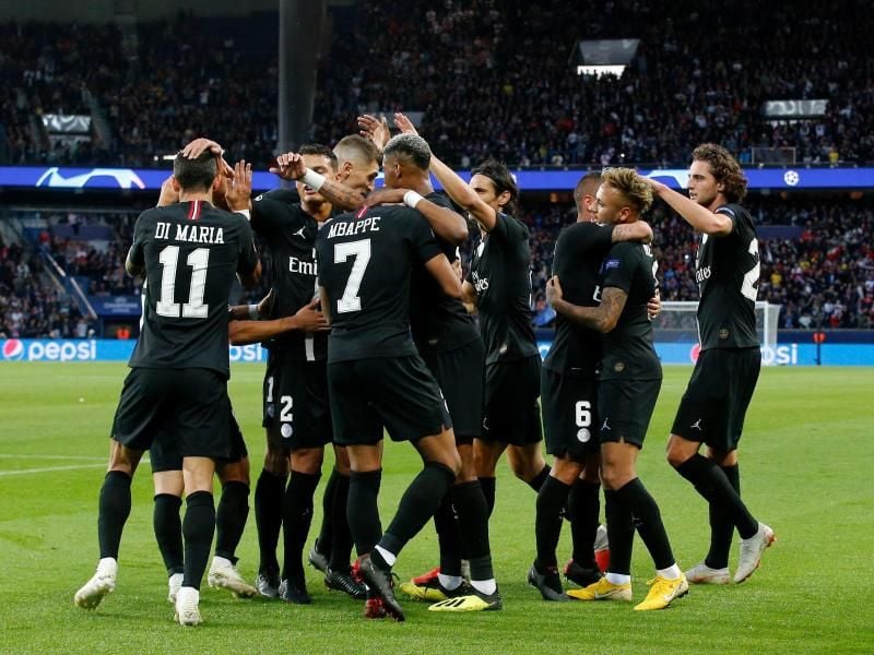 Die Spieler von PSG feiern das zweite Tor von Neymar (2.v.r.). Foto: Thibault Camus/AP