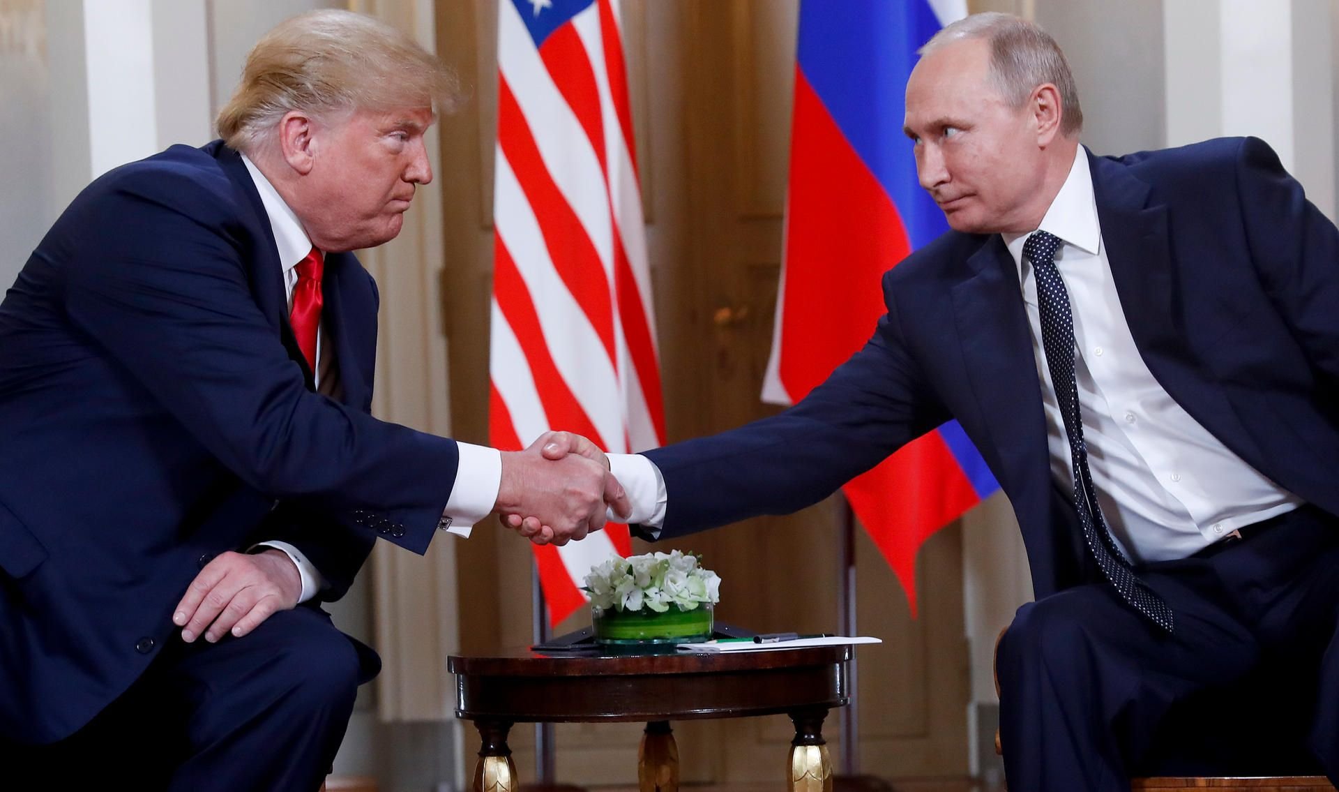 US-Präsident Donald Trump und sein russischer Amtskollege Wladimir Putin (r.) bei einem Treffen in Helsinki.