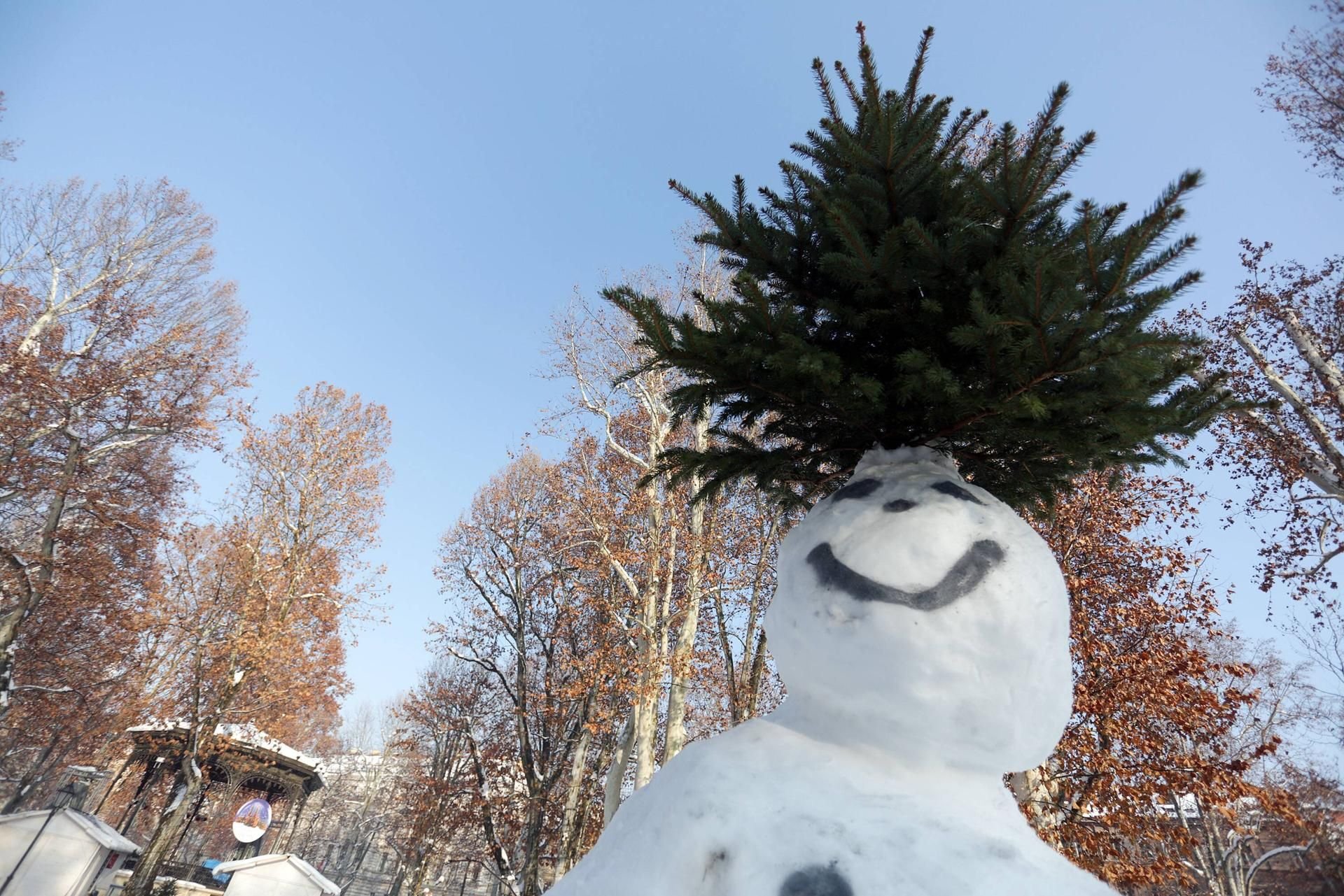 Schneemann bauen und Schneeballschlacht ...