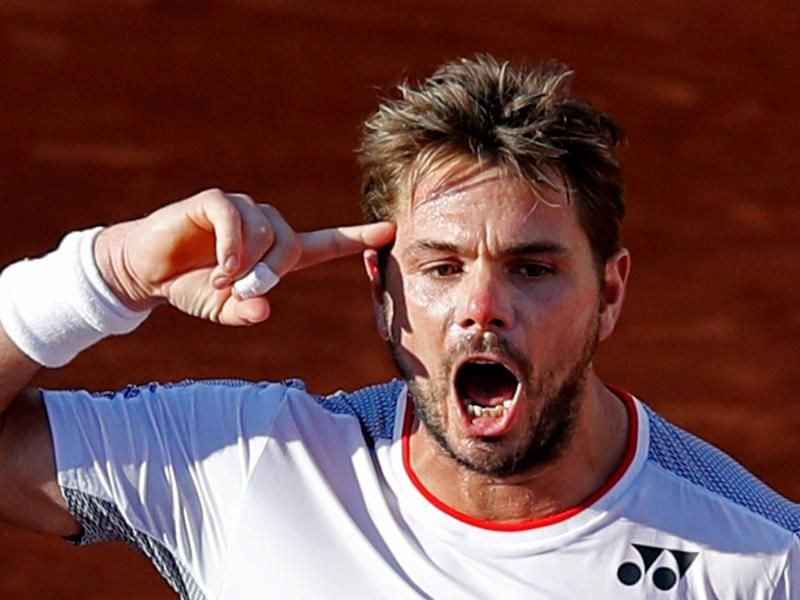 Stan Wawrinka bejubelt seinen Sieg über Stefanos Tsitsipas. Im Viertelfinale geht es gegen Roger Federer. Foto: Christophe Ena/AP