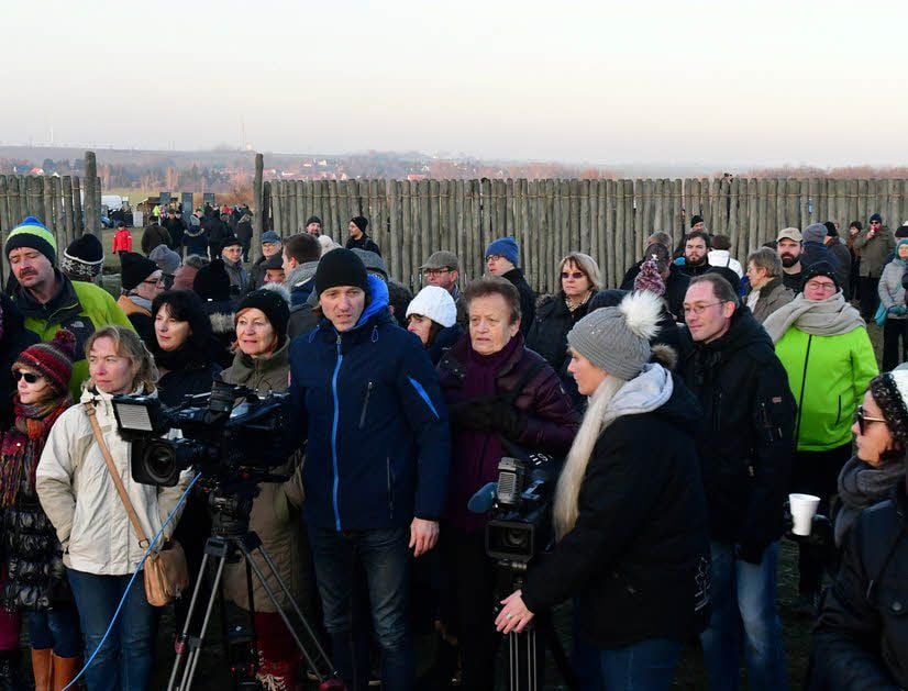 Noch bei Tageslicht herrscht großer Andrang.