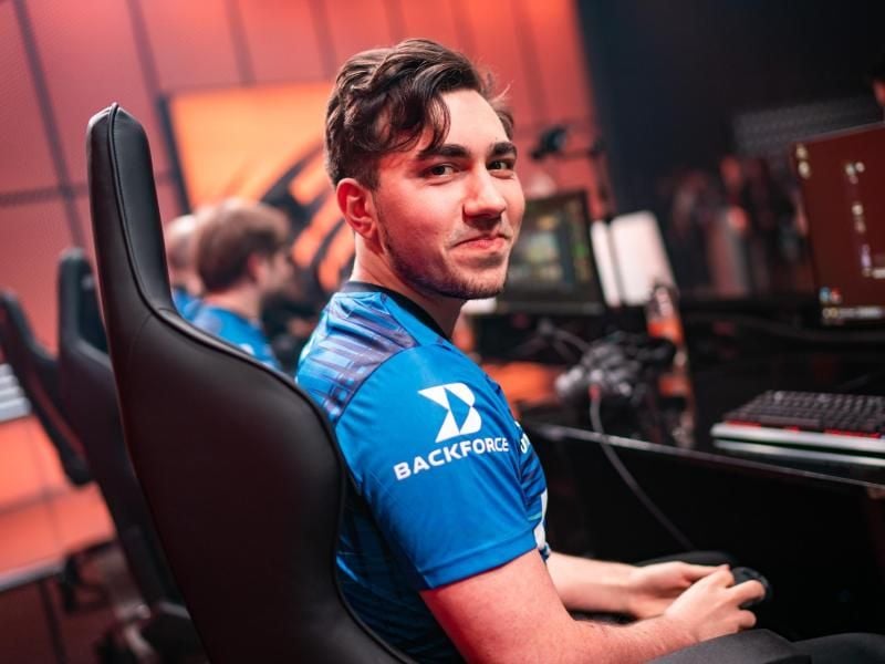 Schalke-Jungler Erberk „Gilius” Demir zeigt sich in der LEC weiter in Topform. (Archivbild). Foto: Riot Games/dpa