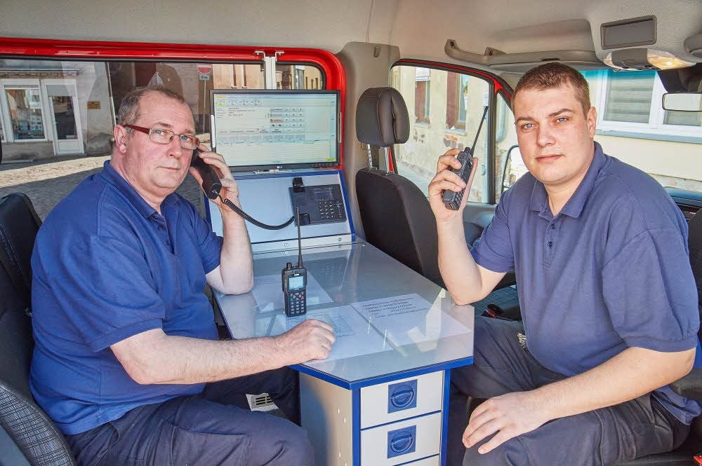 Detlef und Chris Röthling (rechts) leiten ab sofort gemeinsam die Feuerwehr der Einheitsgemeinde der Stadt Könnern.