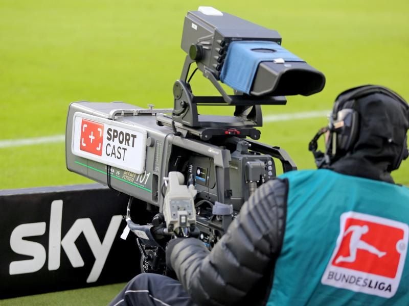 Sky hofft will den ausgefallenen Live-Sport zu einem späteren Zeitpunkten zeigen. Foto: Jan Woitas/dpa-Zentralbild/dpa