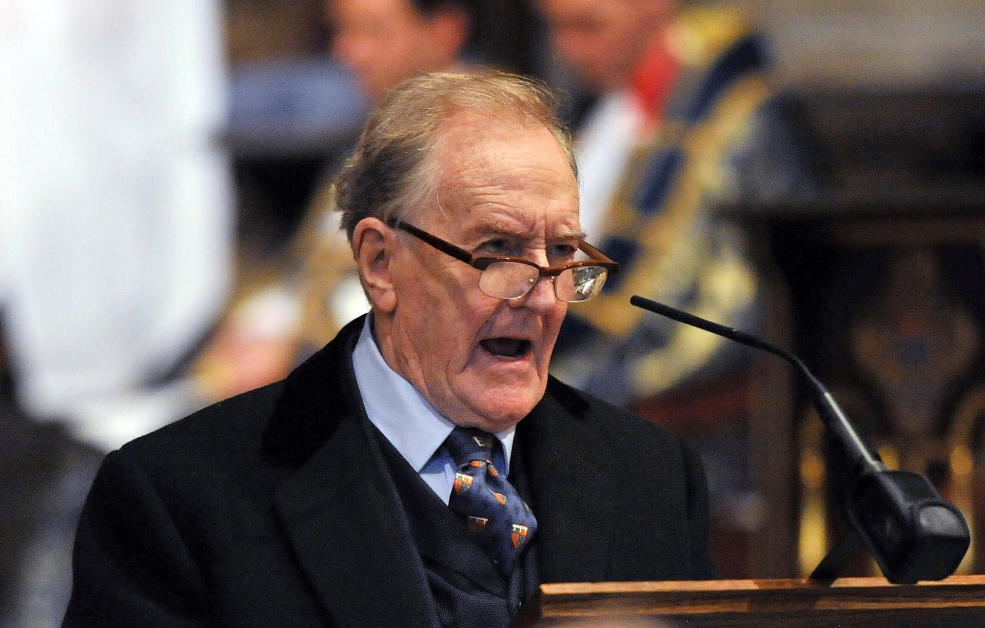 Robert Hardy bei einer Rede in London.