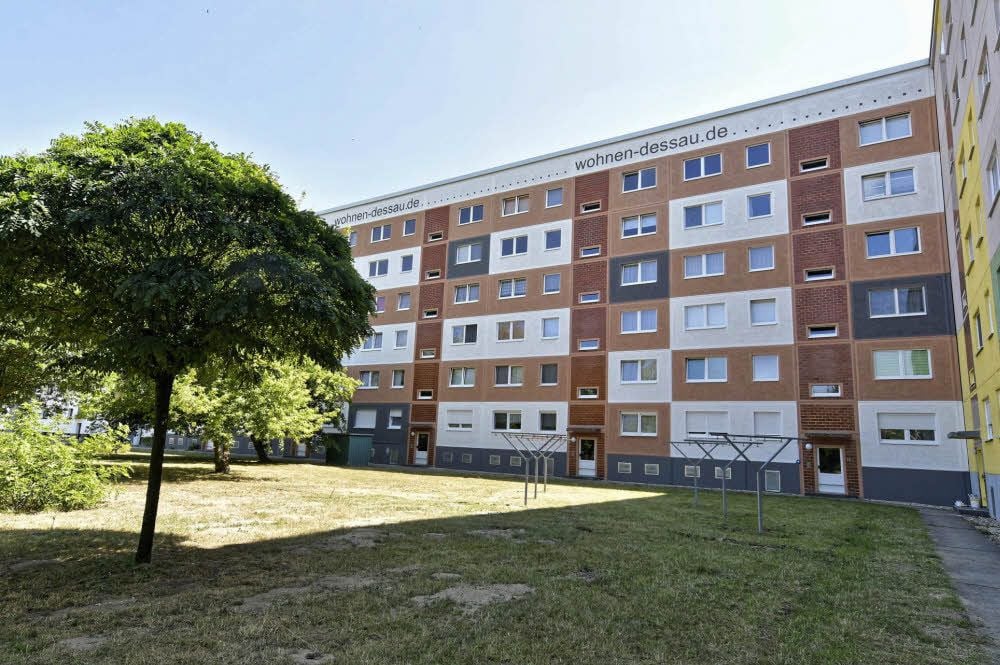 Schmuck ist sie geworden, die Rückseite des Wohnblocks Ellerbreite 50 bis 54.