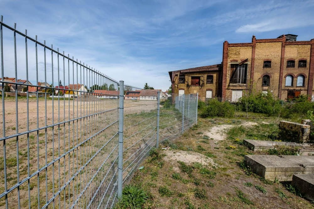 Der östliche Teil der Fläche, auf der zwischen Elbe und Dessauer Straße ein neues Wohnviertel entstehen soll. Abgerissen wird die „Reismühle“.