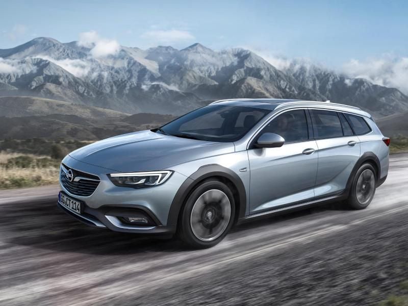 Auch für die Landpartie: Den robust wirkenden Insignia Country Tourer will Opel kurz nach der Premiere auf der IAA im September zu den Kunden bringen. Foto: GM Media/dpa-tmn