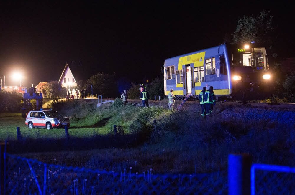 Nahe Roßbach ist am Dienstagabend auf der Strecke der Burgenlandbahn ein mann zu Tode gekommen. Er befand sich auf den Gleisen.