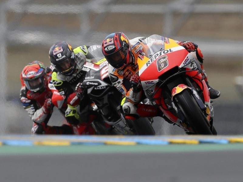 Motorradpilot Stefan Bradl in Aktion. Foto: David Vincent/AP/dpa