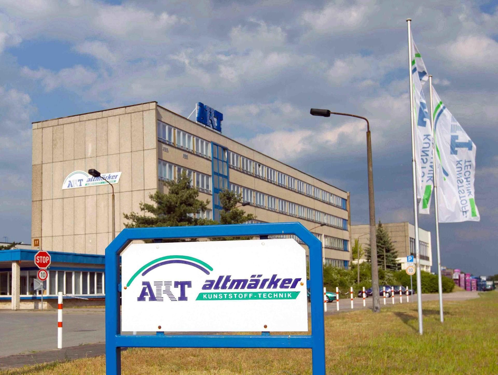 Im Jahr 2011 übernahm die polnische Firmengruppe Boryszew den Kunststoffhersteller AKT in Gardelegen. Es ist der größte Arbeitgeber der Stadt.