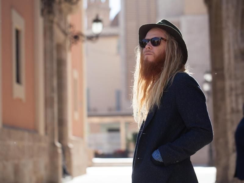 Stu Larsen schaut sich um. Foto: Alessandro Lourenço