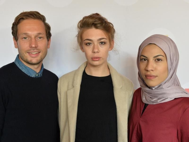 Die Journalisten und Schriftsteller/innen (l-r) Friedemann Karig, Ronja von Rönne und Nemi El-Hassan. Foto: Maurizio Gambarini