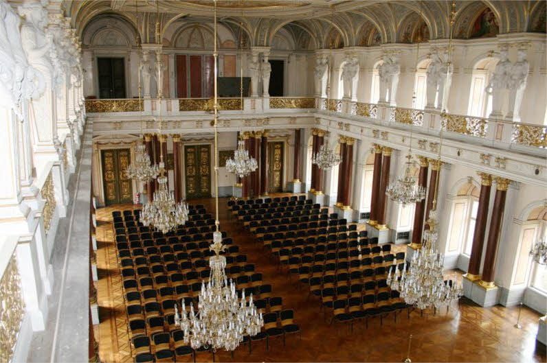 Den Festsaal vom Schloss Altenburg kann man entdecken.