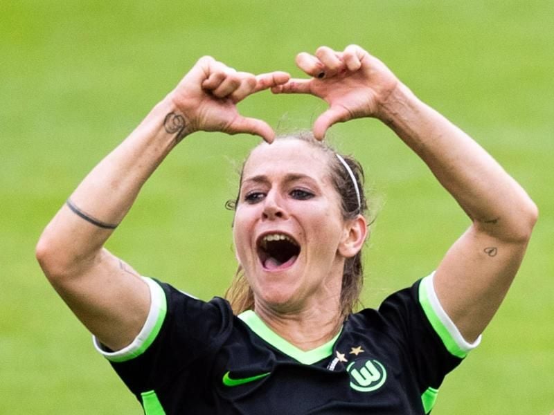 Möchte mit dem VfL Wolfsburg das Triple gewinnen. Foto: Marcel Kusch/dpa