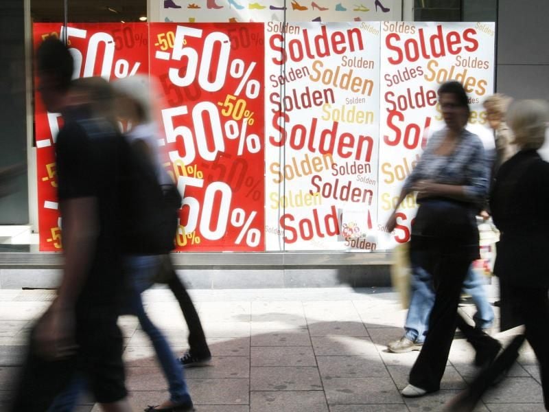 Shopping in Brüssel: Die Inflation in der Eurozone hat mit 2,1 Prozent das von der EZB angestrebte Ziel übertroffen. Foto: Siska Gremmelprez/BELGA/EPA FILE