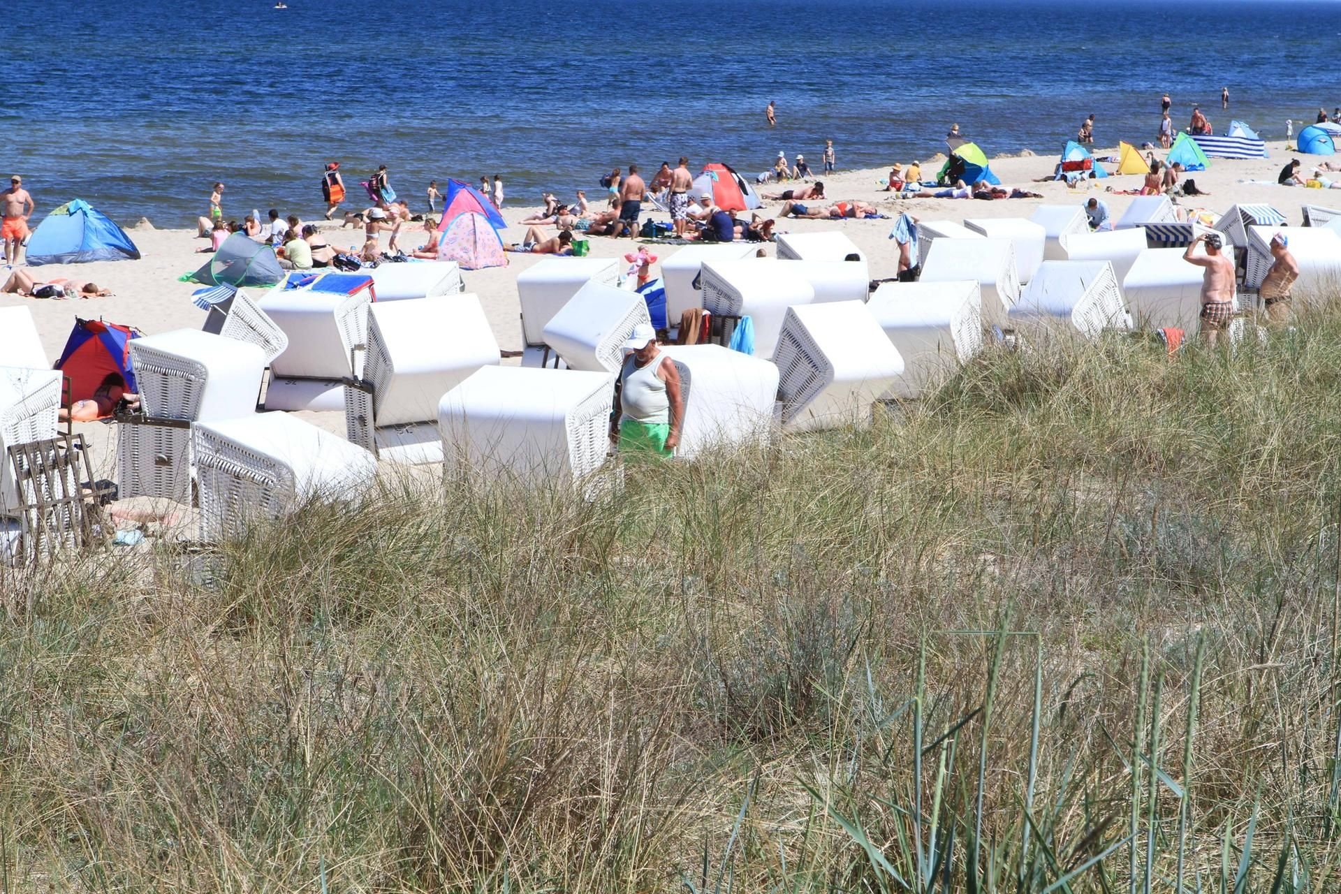 In Zinnowitz ist ein Mann aus Sachsen-Anhalt beim Baden in der Ostsee gestorben. (Archivbild)