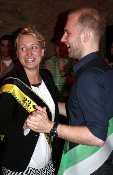 Die Krönung des Prozederes bildet eine Extra-Tanzrunde mit Jessens 23. Weinprinzessin Sarah Weiner.