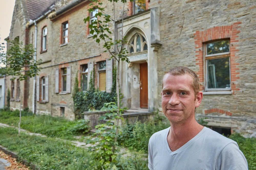 Sebastian forscht zur Geschichte des denkmalgeschützten Friederikenhauses. Der 38-Jährige ist vor drei Monaten aus dem Breisgau hierher gezogen.