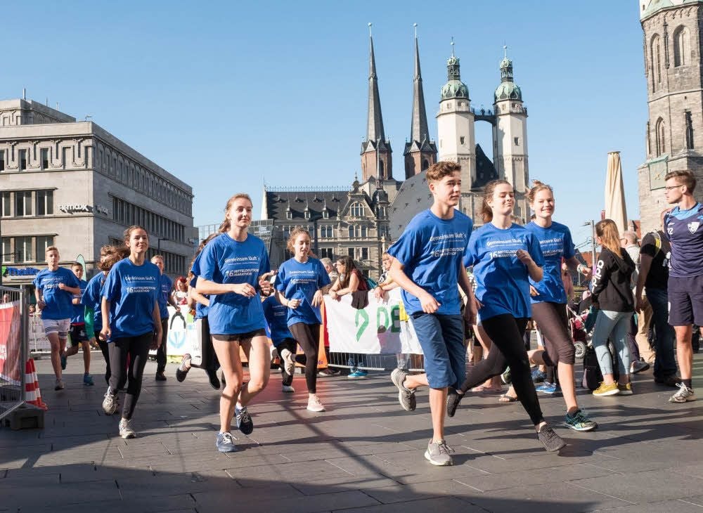 Über 4. 100 Läufer aus 28 Nationen nahmen am Sonntag am 16. Mitteldeutschen Marathon teil.