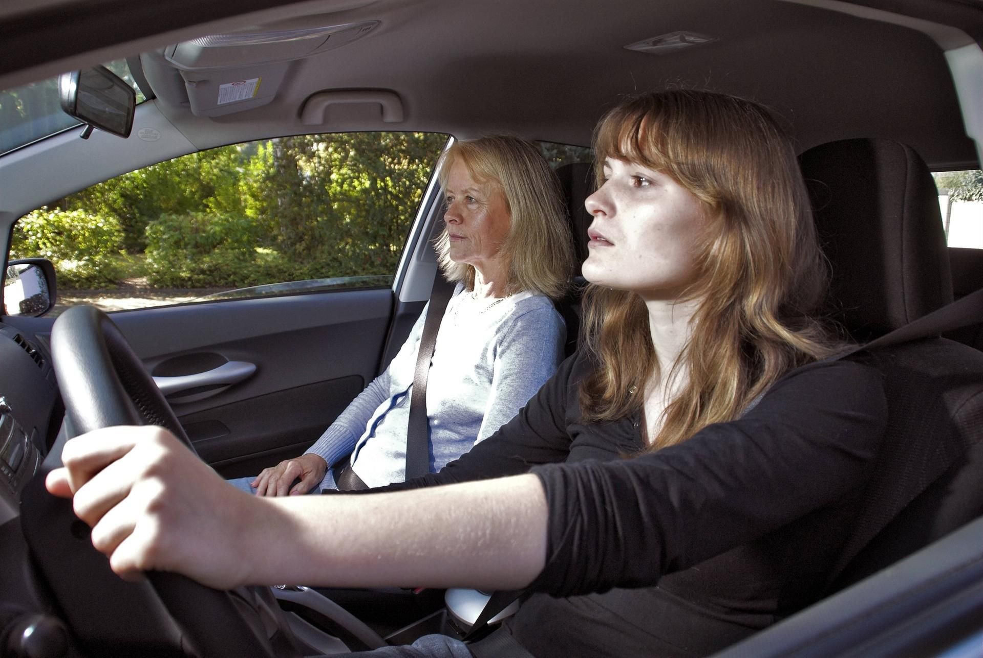 In Mamas Auto für den Frührerschein üben - ist das erlaubt?